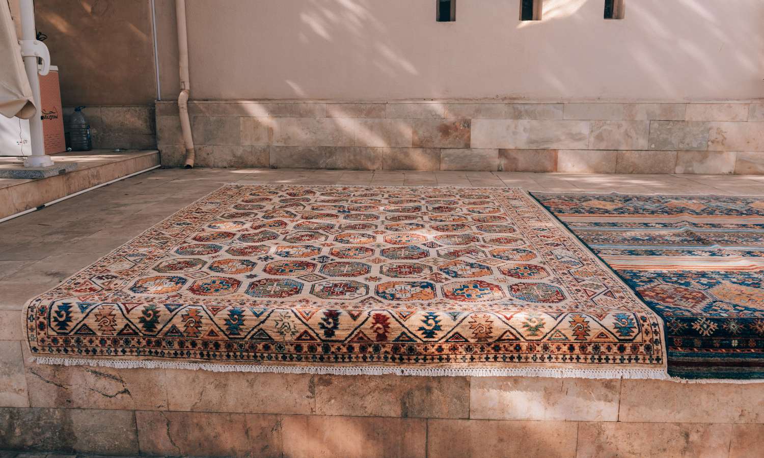 Natural Fiber Rugs vs. Synthetic Rugs