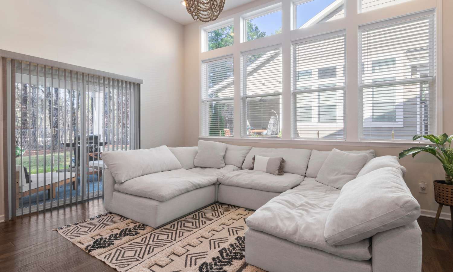 Wool Rug vs Synthetic Rug